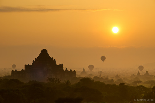 ancientart:Bagan, an ancient city located in the Mandalay Region of Burma (Myanmar).The origins of B