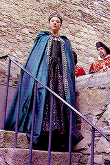 sansaregina:anne boleyn meme // (6/9) outfits → the tudors s02e09