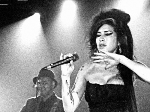 amywinehousequeen:  Amy Winehouse performing at Midem, France