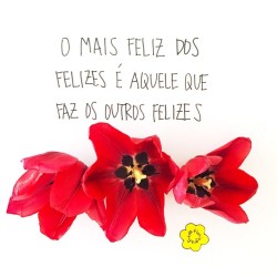 troppicalia:  alohaboard:  É assim que começa o dia, sendo feliz e fazendo alguém feliz!!!  💛! obrigada aos tantos daqui cmbsff , irradiandoluz , paztropical , napazdegandhilove , tu-vens .. um pouquinho de minha gratidão 💐 