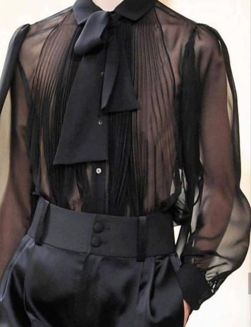 Who Else Would Conveniently Discorporate If Crowley Shows Up In Anything Like This In S3?