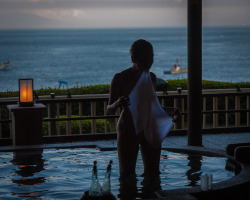 openbooks:  Woman in onsen.Izu Peninsula.