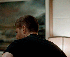 dustydreamsanddirtyscars: 10x23 “Brother’s Keeper”Dean vs. Hotel Room