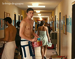 la-bruja-de-guapxs:  Nicholas Braun helps Dakota Johnson after she drops her towel by giving her his own towel but doesn’t think it through. How to Be Single (2016) 