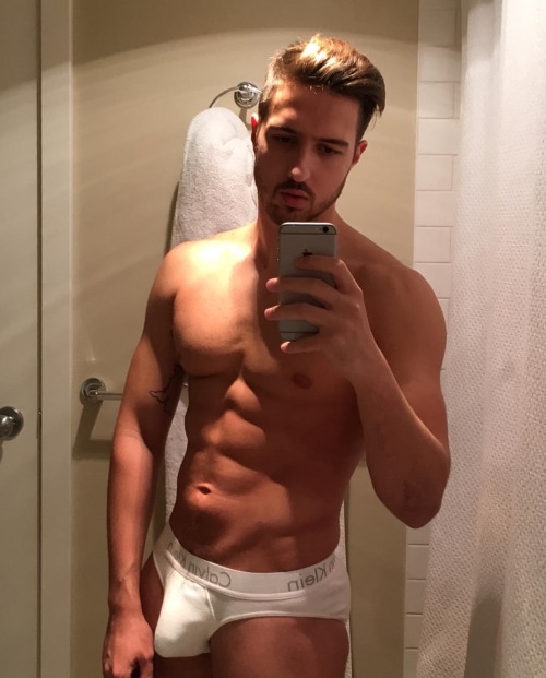 mystraightfriend:  Mystraightfriend.tumblr.com