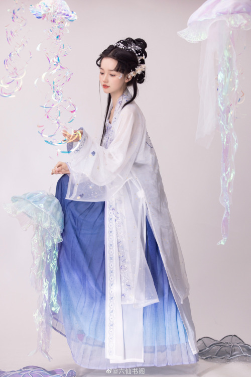 chinese hanfu by 六仙书阁