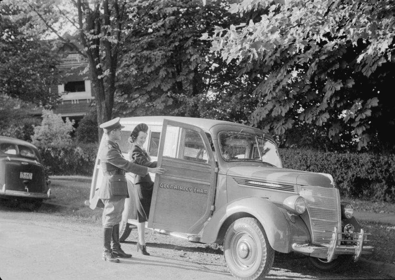 yesterdaysprint:  Wedding couple, Vancouver, September 9, 1939