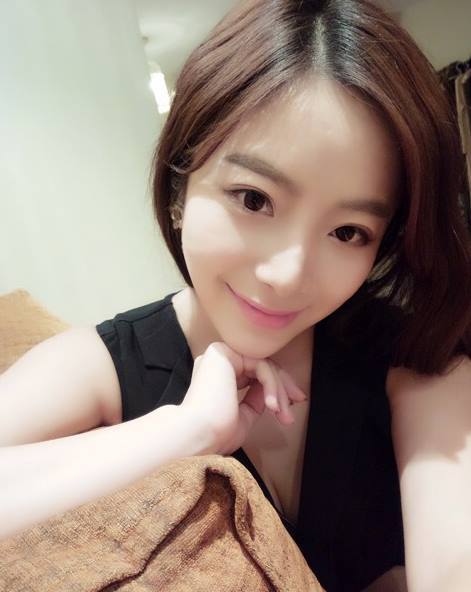 sexyeunji: 안녕하세요~ 은지에요 ㅎㅎ너무 오랜만에 들어왔나요? ㅠㅠ 요즘 바빠서 ㅠ앞으로 많이 많이 들어올께요 오빠들!!리블로그 많이 해주세요~♥ 
