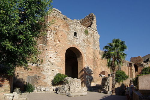 last-of-the-romans:Ancient theatre of Taormina 