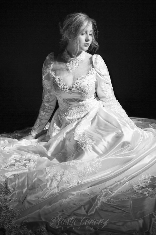 I don’t usually do black & white, but when I do, I do it with an extravagant wedding dress