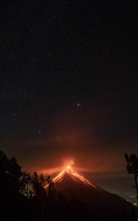 amazinglybeautifulphotography:  Volcán de Fuego, Guatemala. [OC] [2423 × 3889] - Author: Dylan_Landro on reddit