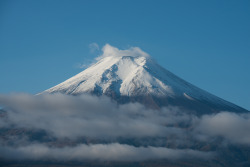 goodinthestacks:  zoe-rh:  foxmouth:  Today's Fujisan, 2014 | by Yuga Kurita  welcome to earth  ughhhhhhh mountains 