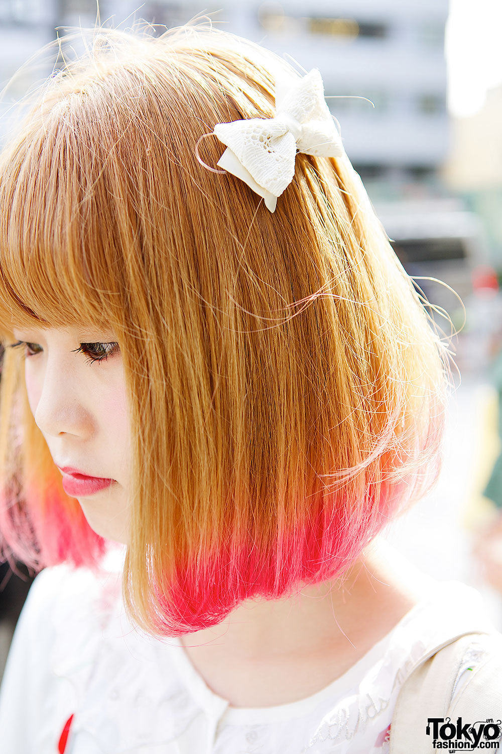 tokyo-fashion:  19-year-old Machino on Omotesando Dori in Harajuku with a pink-tipped