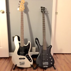 guitar-porn:  Black And White.“Fender Standard Jazz bass in white chrome pearl and Warwick Corvette pro series nirvana black. Both wearing Ernie Ball slinkys” - JJ Kentala