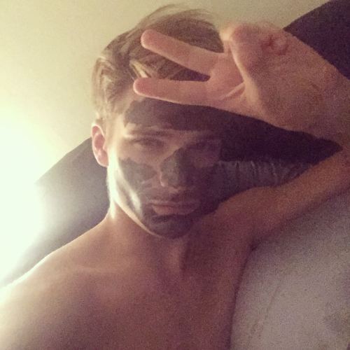 iwasgavin:  Hungover & making the ugly go away 💀