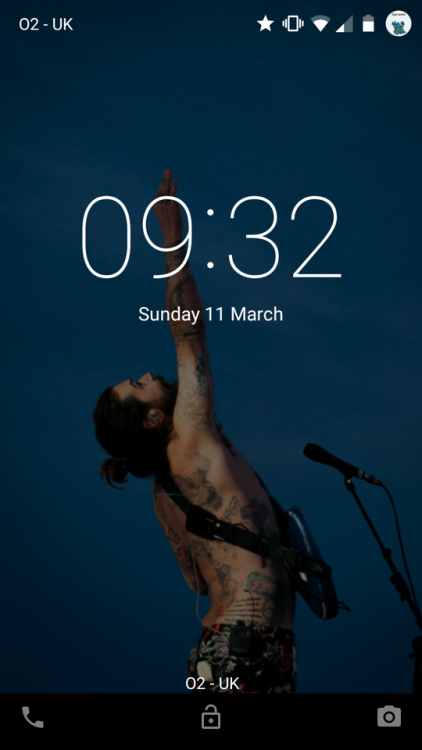 I love this lock screen because the way he&rsquo;s pointing up at the night sky reminds me of the ta