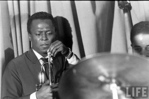 Miles Davis(Robert W. Kelley. 1958)