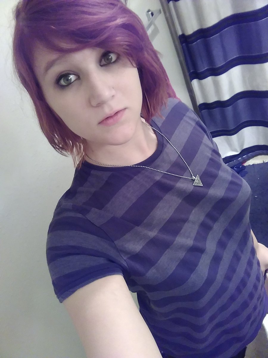 thelastalespian:  Nudes and a selfie. No my hair isn’t purple, its just the lights