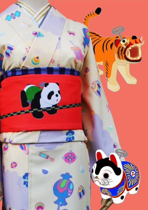 Lucky charms kimono paired with auspicious inu/tora/panda hariko reversible obi (seen on)