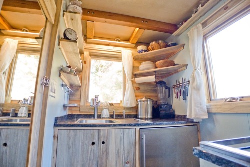 novelistically:  moon—cunt:  tinyhouseamerica:  smallandtinyhomeideas:  via the tiny project   Alek’s Tiny House  one dayI will build my own 