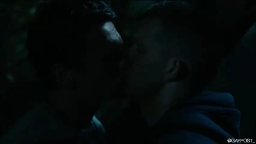 gaypostoff:  Looking 2X01 Looking the promised land #looking #gaykiss #menkissing