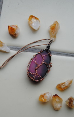 waxleaf:  https://www.etsy.com/listing/215407245/agate-tree-necklace