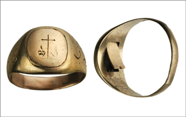 stuffmomnevertoldyou:  collectorsweekly:  The Weird World of Vintage Poison Rings