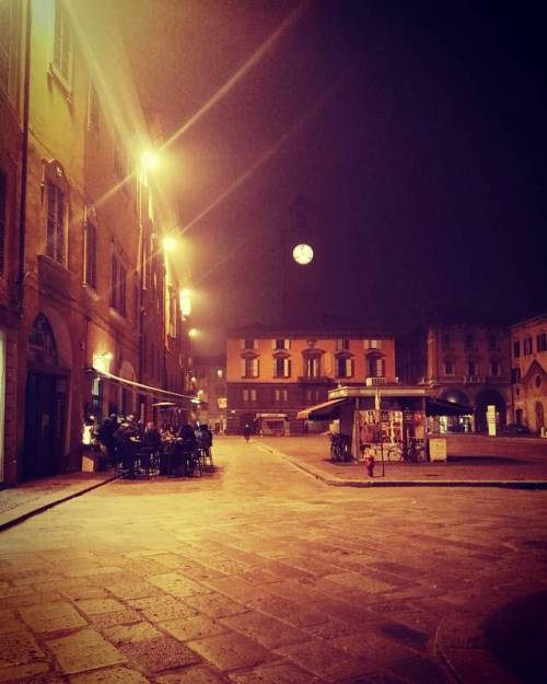 What a lovely place. #italy #reggioemilia #italiansdoitbetter #nightout #architecture #picoftheday #
