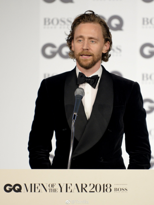 unreal-entity:  hiddlesblue: Tom Hiddleston delivering the award to Jeff Goldblum. GQ Men of The Year 2018  9/5/2018  Oh Gosh, you beautiful man…