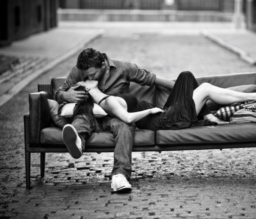 sheeba942:  shadowwalker789:  ole1960:  ten times… you are not alone…7  !  Sortirais tu ton divant? 