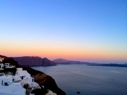 douhgnut:  another sunset in santorini 