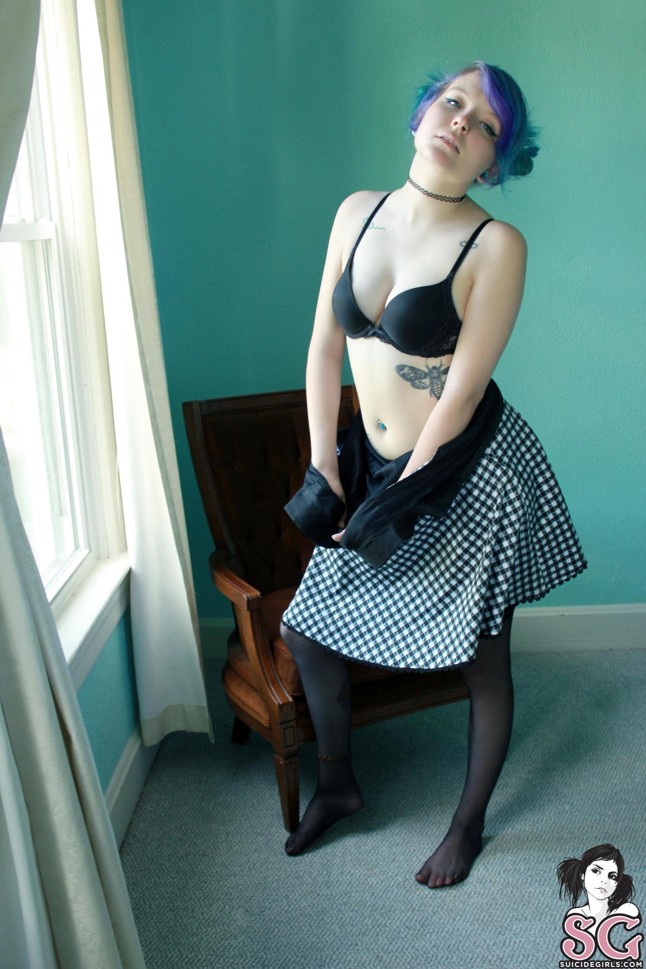 past-her-eyes:  Faebelle Hopefulfaebelle.suicidegirls.comLink to South African SuicideGirls