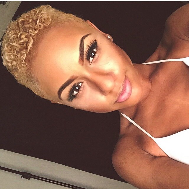 tayelchapo:  mytinyisabella:  Selfie game like…..hey.  Giving me life rn