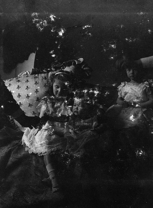 delicateflowers-of-the-past:Grand Duchesses Olga, Tatiana and Maria Nikolaevna of Russia, 1900Origin