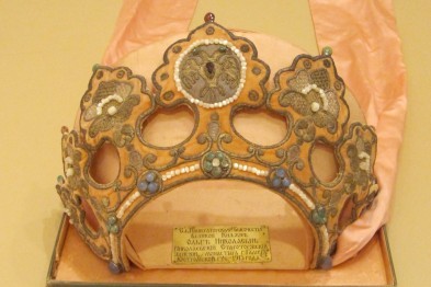 tiny-librarian:  The Tsarskoye Selo museum has Grand Duchess Olga Nikolevna’s kokoshnik! This just p