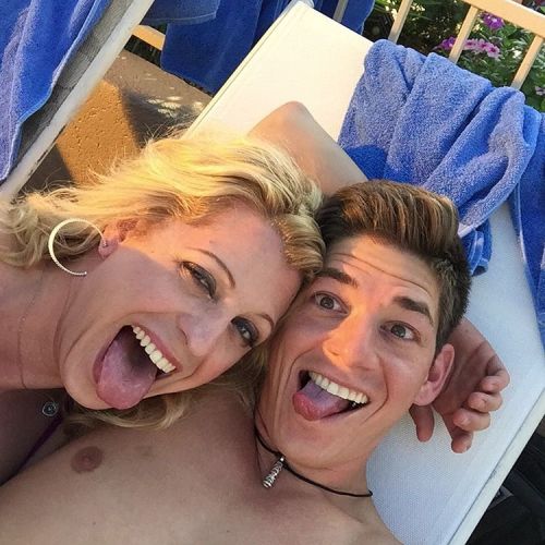 tstyrascott:  Pool side fun #poolparty #vegas adult photos