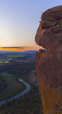 mothernaturenetwork:  Highlining at Monkey Face Rock — it’s a long way down, but the view is well worth itIn this gorgeous vertical panorama captured by photographer Nick Braun, the sun sets on the horizon as experienced highliner Ari Delashmutt carefully