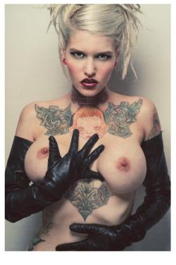 alt-amores:  Alloy Ash - fy leather gloves