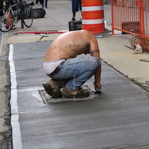 hellowhitebriefs: NYC worker, paving that cement…nice Fruit of the Loom white briefs!