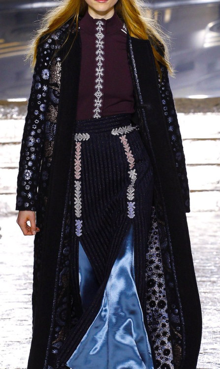 Northern dresses Lyanna Stark might wear in Winterfell. Fall 2016 Ready-To-Wear, Peter Pilotto.