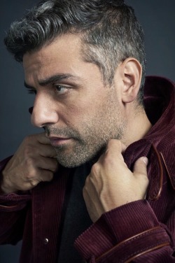 uomo-accattivante:Il materiale di origine: Oscar Isaac photographed by David Slijper for Esquire UK (December, 2017) #myedit