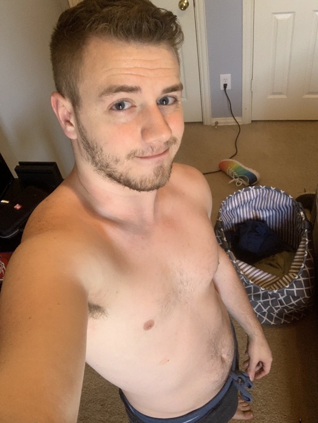 blake-the-bagel:The one window in my room gives me some great lighting. You almost can’t tell I’m pale as shit!