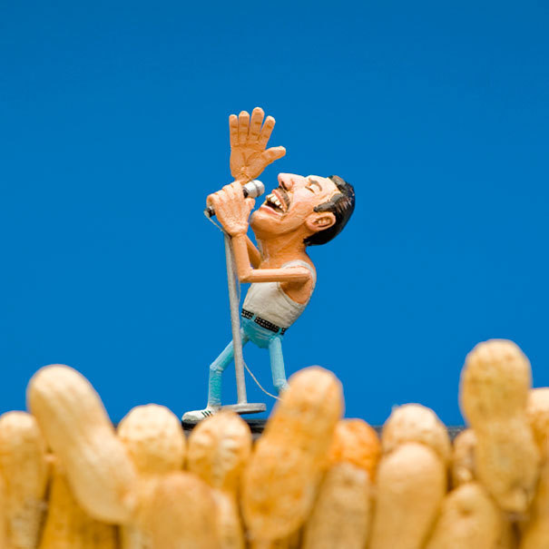 crossconnectmag:  A Painter of NutsSteve Casino is a peanut painter, monster maker