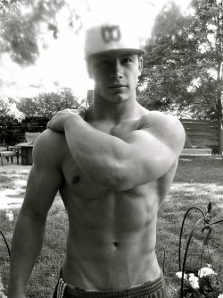 southhallspsu:  beautifuljocks:  whatta jock  Holy shit he’s beautiful 