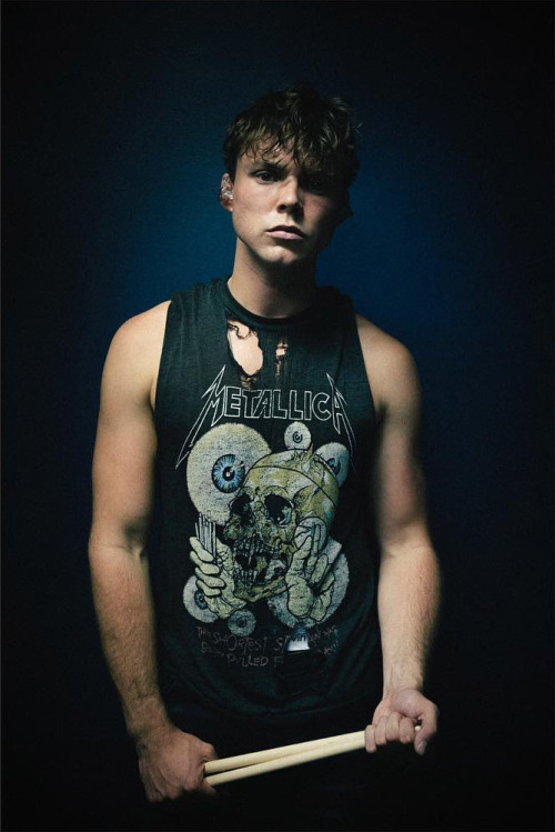 irwinsource:  hoeg: I love this picture and the way it turned out, I did a color edit too , sometime
