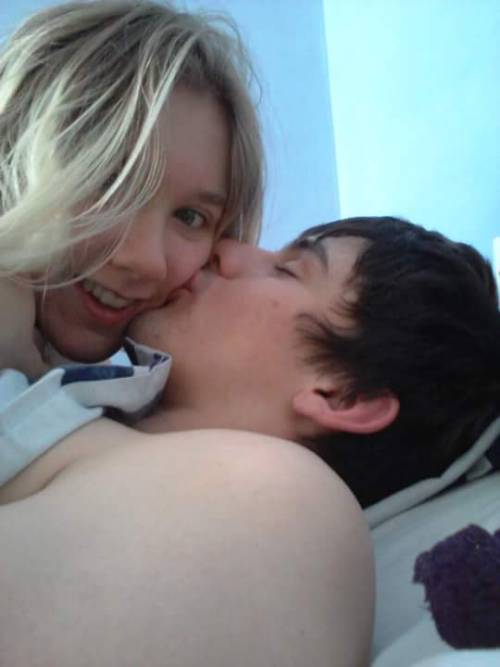 inzestgirl:  realtsecniblog:  OMG REAL brother sister *-*   cant wait