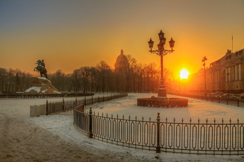 melodyandviolence:January Morning - St. Petersburg by Ed Gordeev