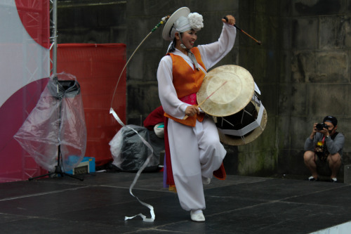 More amazing performers, on the Royal Mile, during the fringe festival.