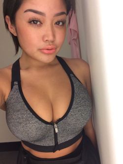 sabbbylicious:  New sports bra at work is