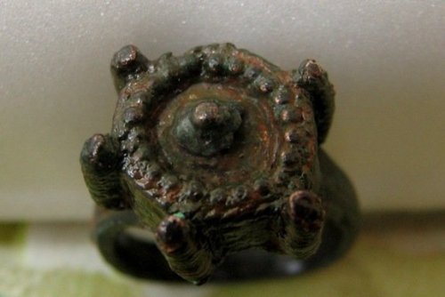 wtfhistory:  medievalistsnet:  mediumaevum:  Medieval Poison Ring Uncovered in Bulgaria Archaeologists have discovered a ring with an inconspicuous cavity that they believe may have been used to hide poison for political murders in medieval Bulgaria.